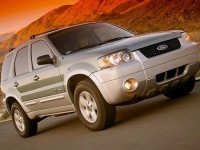 Ford Escape model 2010, mid-size SUV