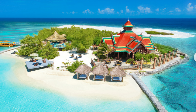 Sandals Royal Caribbean - private beach