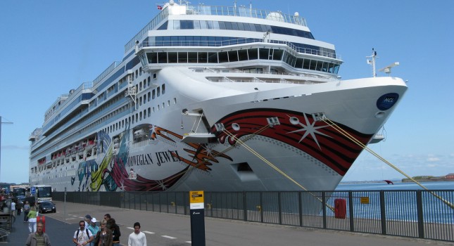 Norwegian Jewel cruise ship