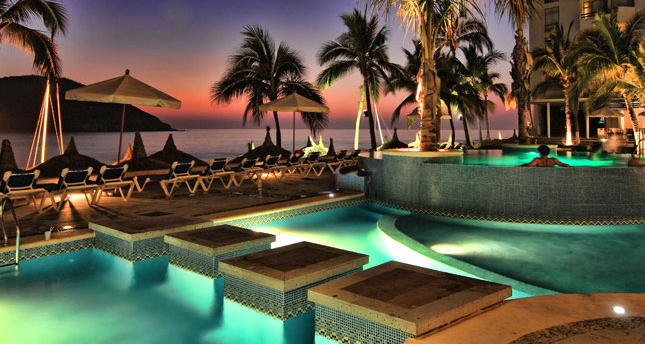 Pool view by night - Oceano Palace Beach Hotel