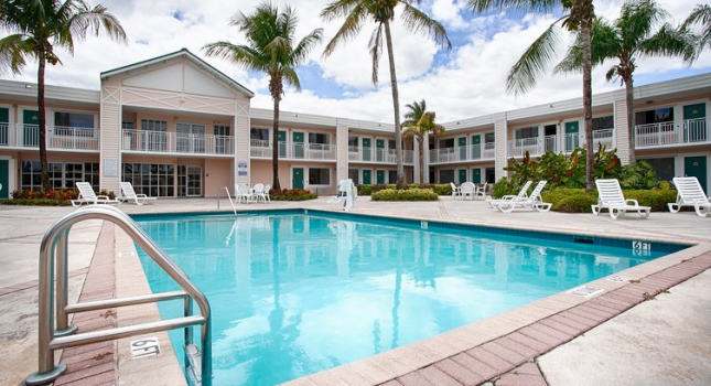 Pool at the Best Western Gateway to the Keys