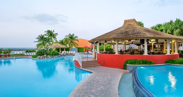 Pool at Embassy Suites Dorado del Mar