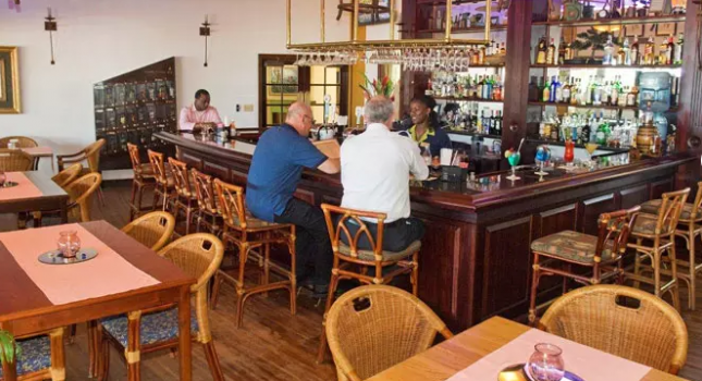 Bar at Radisson Fort George Hotel