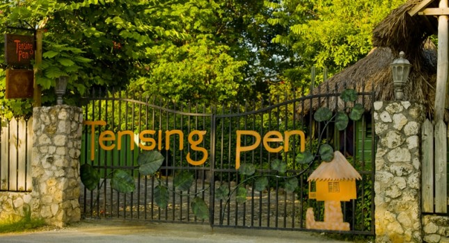 Main gate at Tensing Pen Resort