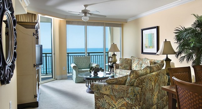 Living room in a suite at Mar Vista Grande