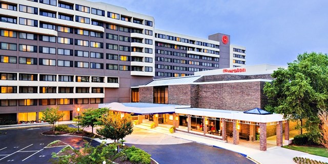 Sheraton Norfolk Waterside Hotel
